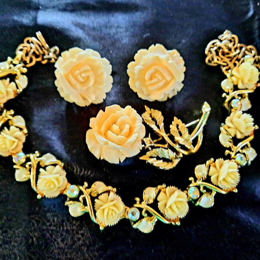 Midcentury Lisner Rose Brooch & EARRINGSW/unmarked Roses NECKLACE*Ivory in Color
